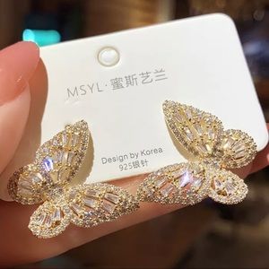 Women’s butterfly earrings ✨🦋